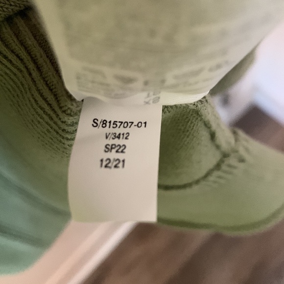 Structured Banana Republic Green Sweater Tank NWOT - Picture 6 of 6